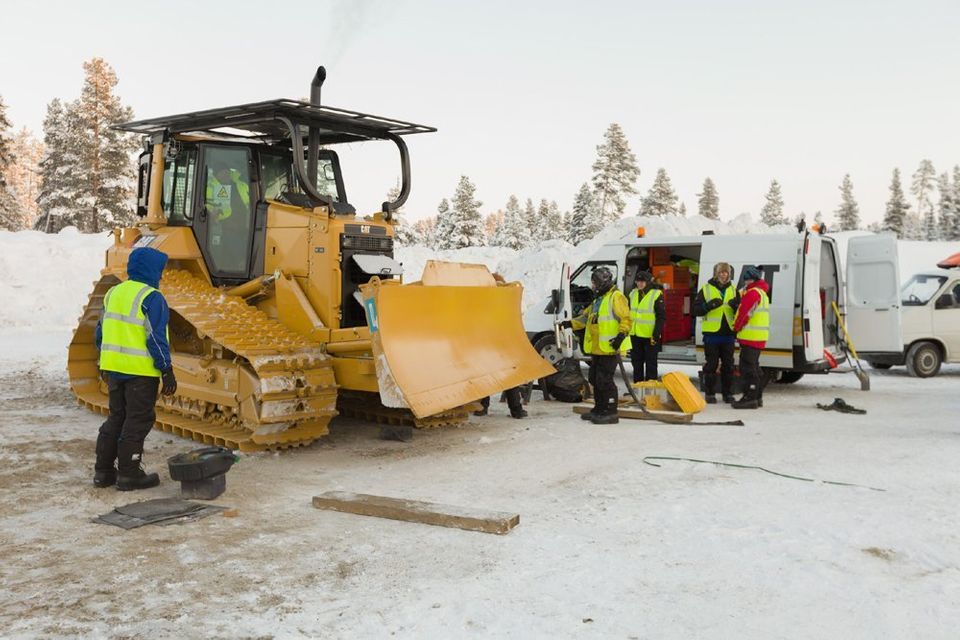 Expedition equipment testing, caterpillar build Sweden