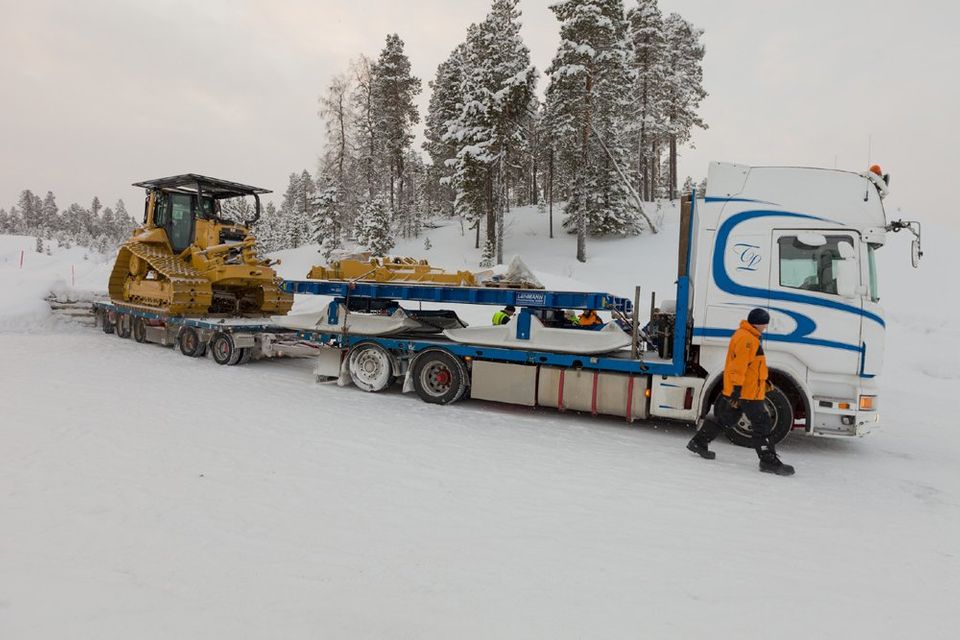 Expedition equipment testing, Caterpillar arrival, Arctic Sweden